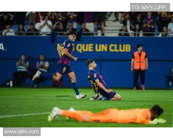 足球球星帅照集锦，展现男生帅气与力量的完美结合